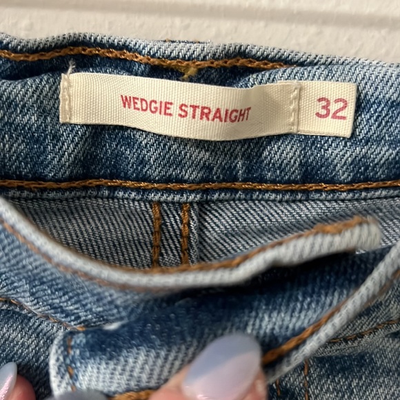 Levi’s Wedgie Straight Jean - Picture 4 of 7